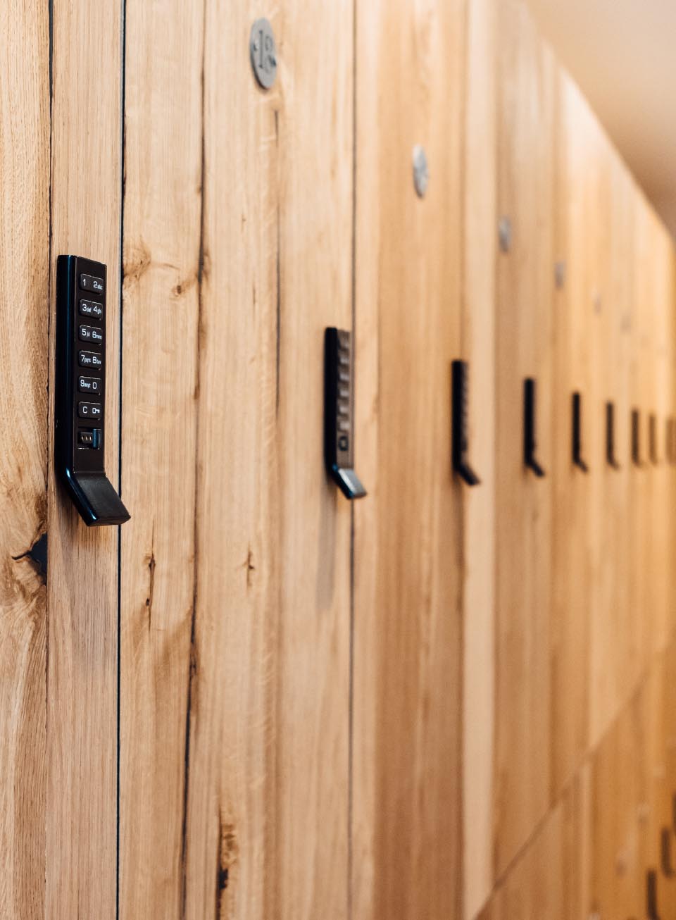 Silverlake-Dorset-Spa-Designers-rustic-timber-lockers
